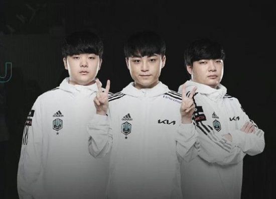 Dota2最伟大选手探讨：Collapse与Yatoro的传奇对决